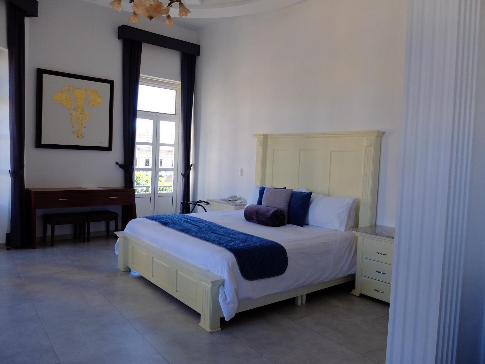 Hotel Estancia Real Tepatitlan de Morelos Bagian luar foto