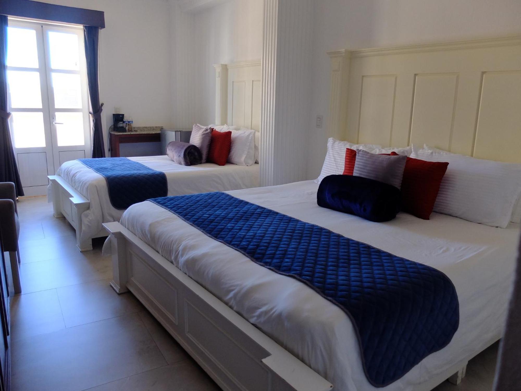 Hotel Estancia Real Tepatitlan de Morelos Bagian luar foto