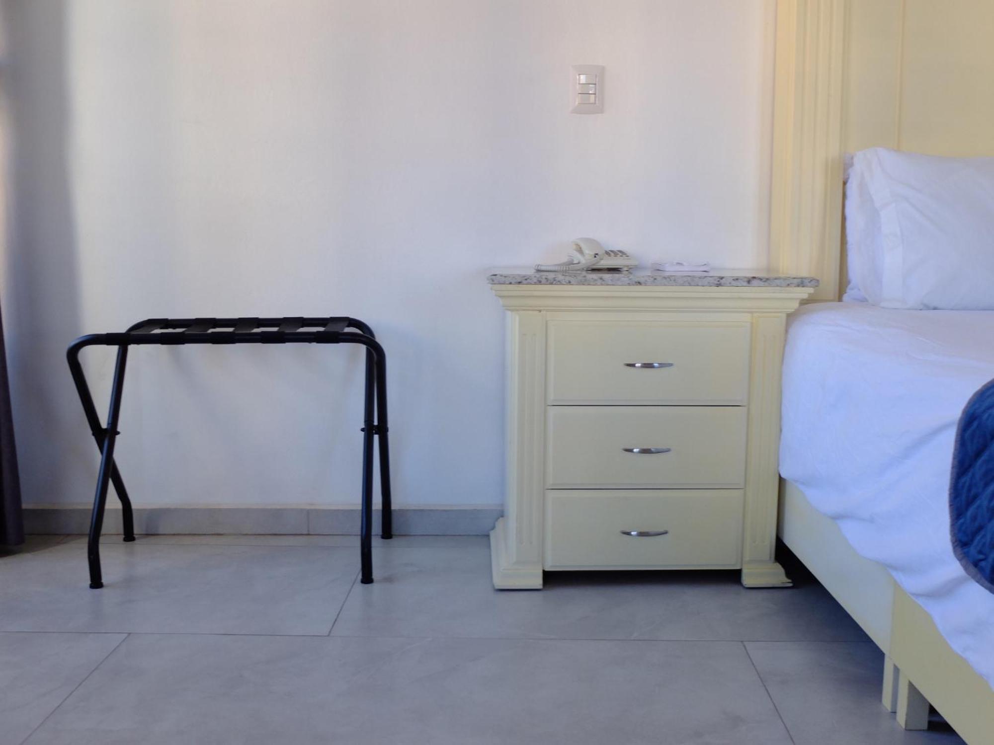 Hotel Estancia Real Tepatitlan de Morelos Bagian luar foto