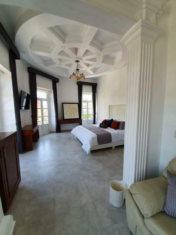 Hotel Estancia Real Tepatitlan de Morelos Bagian luar foto