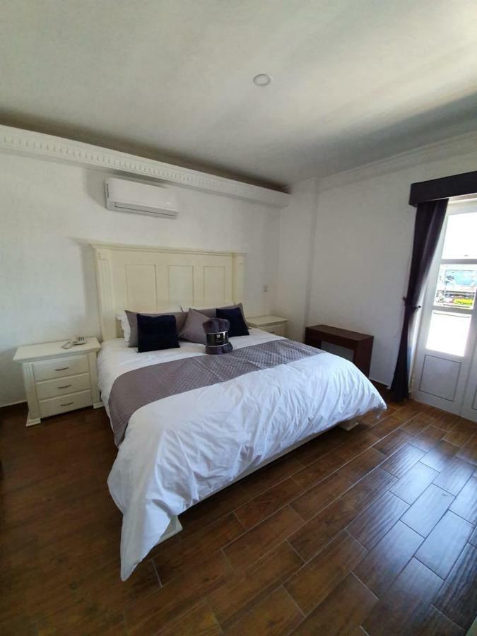 Hotel Estancia Real Tepatitlan de Morelos Bagian luar foto